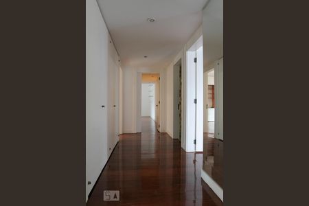 Apartamento à venda com 380m², 4 quartos e 4 vagasCorredor