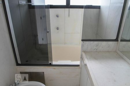 Apartamento à venda com 380m², 4 quartos e 4 vagasBanheiro do Quarto 2 - Suíte