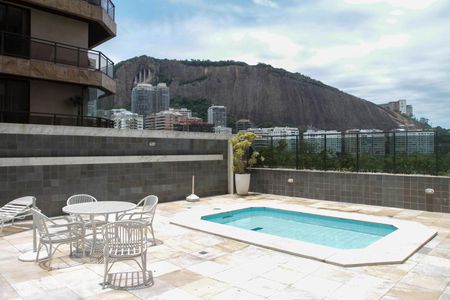 Apartamento à venda com 380m², 4 quartos e 4 vagasÁrea comum - Piscina