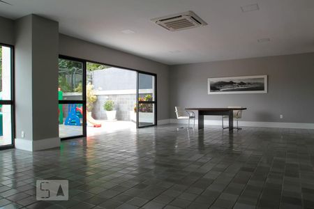 Apartamento à venda com 380m², 4 quartos e 4 vagasÁrea comum - Salão de festas