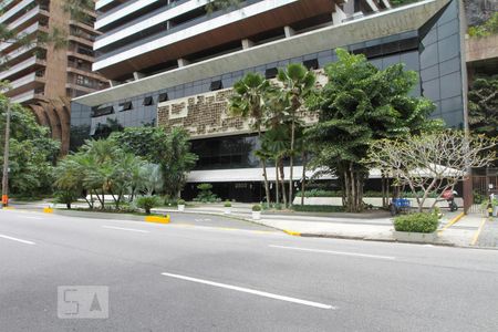 Apartamento à venda com 380m², 4 quartos e 4 vagasFachada e portaria