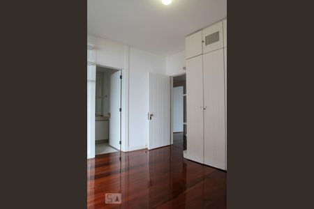 Apartamento à venda com 380m², 4 quartos e 4 vagasQuarto 2 - Suíte