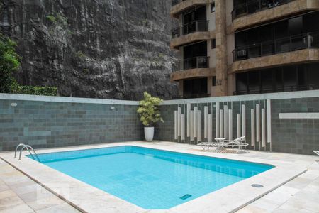 Apartamento à venda com 380m², 4 quartos e 4 vagasÁrea comum - Piscina