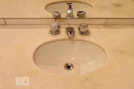 Apartamento à venda com 380m², 4 quartos e 4 vagasBanheiro do Quarto 4 - Suíte