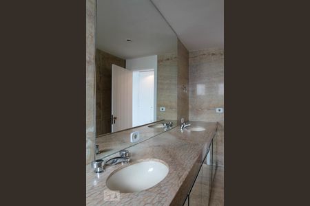 Apartamento à venda com 380m², 4 quartos e 4 vagasBanheiro do Quarto 1 - Suíte