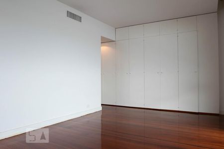 Apartamento à venda com 380m², 4 quartos e 4 vagasQuarto 1 - Suíte