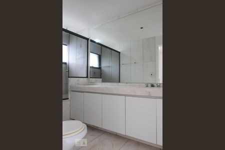 Apartamento à venda com 380m², 4 quartos e 4 vagasBanheiro do Quarto 2 - Suíte