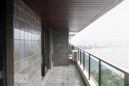 Apartamento à venda com 380m², 4 quartos e 4 vagasVaranda dos Quartos 2 e 3