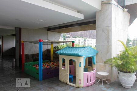 Apartamento à venda com 380m², 4 quartos e 4 vagasÁrea Comum - Playground