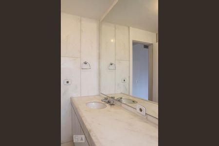 Apartamento à venda com 380m², 4 quartos e 4 vagasBanheiro do Quarto 3 - Suíte
