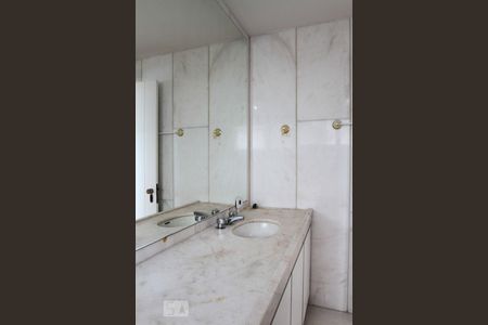 Apartamento à venda com 380m², 4 quartos e 4 vagasBanheiro do Quarto 2 - Suíte