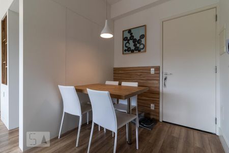 Sala de kitnet/studio para alugar com 1 quarto, 49m² em Tamboré, São Paulo
