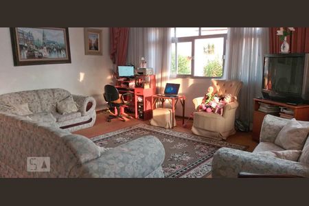 Casa à venda com 436m², 7 quartos e 5 vagasSala