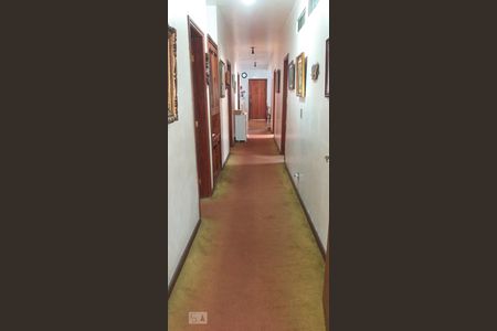 Casa à venda com 436m², 7 quartos e 5 vagasCorredor