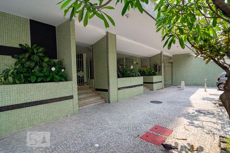 Apartamento à venda com 123m², 2 quartos e 1 vaga Apartamento à venda com 123m², 2 quartos e 1 vagaEntrada