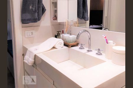 Banheiro de apartamento para alugar com 1 quarto, 43m² em Jardim da Gloria, São Paulo