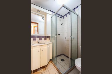 Banheiro  de apartamento para alugar com 3 quartos, 77m² em Jardim Textil, São Paulo