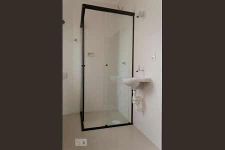 Banheiro de kitnet/studio para alugar com 1 quarto, 40m² em Água Branca, São Paulo