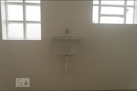 Banheiro de kitnet/studio para alugar com 1 quarto, 40m² em Água Branca, São Paulo