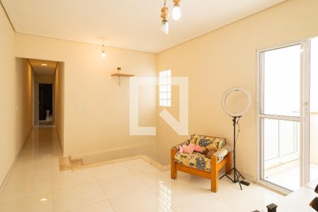 Casa à venda com 220m², 3 quartos e 4 vagas Casa à venda com 220m², 3 quartos e 4 vagasHall - Quartos