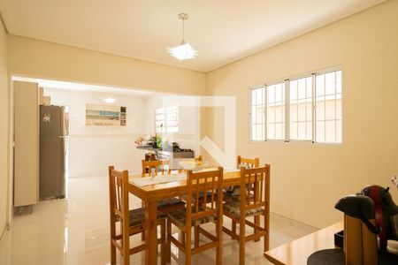 Casa à venda com 220m², 3 quartos e 4 vagas Casa à venda com 220m², 3 quartos e 4 vagasCopa