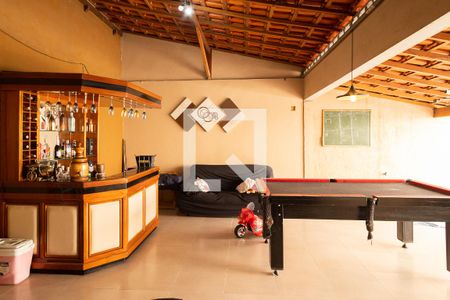 Casa à venda com 220m², 3 quartos e 4 vagas Casa à venda com 220m², 3 quartos e 4 vagasÁrea- Churrasqueira
