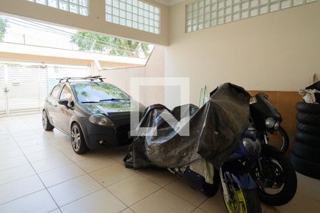 Casa à venda com 220m², 3 quartos e 4 vagas Casa à venda com 220m², 3 quartos e 4 vagasGaragem