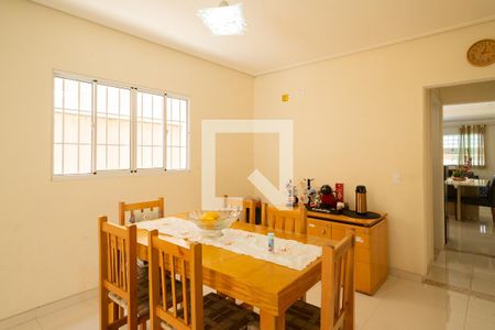 Casa à venda com 220m², 3 quartos e 4 vagas Casa à venda com 220m², 3 quartos e 4 vagasCopa