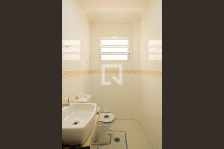 Casa à venda com 220m², 3 quartos e 4 vagas Casa à venda com 220m², 3 quartos e 4 vagasLavabo