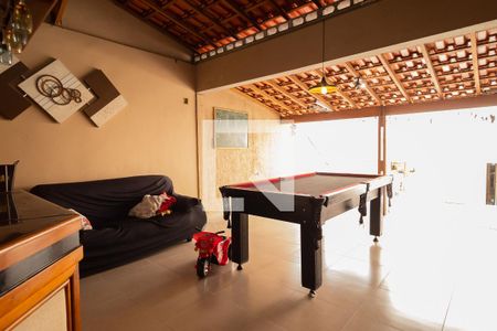 Casa à venda com 220m², 3 quartos e 4 vagas Casa à venda com 220m², 3 quartos e 4 vagasÁrea- Churrasqueira