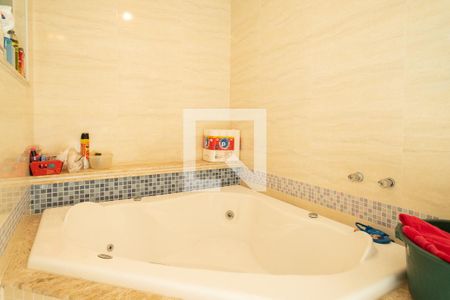 Casa à venda com 220m², 3 quartos e 4 vagas Casa à venda com 220m², 3 quartos e 4 vagasBanheiro - Suíte 3