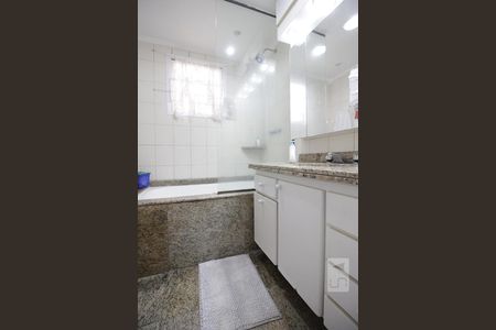 Apartamento para alugar com 170m², 4 quartos e 3 vagasBanheiro da suíte 1