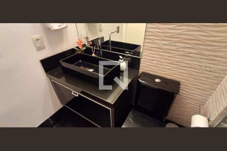 Apartamento à venda com 168m², 3 quartos e 2 vagas Apartamento à venda com 168m², 3 quartos e 2 vagasBanheiro Social