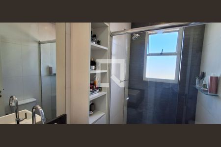 Apartamento à venda com 168m², 3 quartos e 2 vagas Apartamento à venda com 168m², 3 quartos e 2 vagasBanheiro Suíte