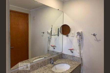 Banheiro de apartamento para alugar com 1 quarto, 28m² em Vila Clementino, São Paulo