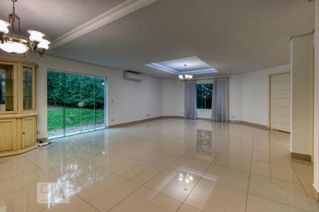 Casa de condomínio à venda com 400m², 4 quartos e 6 vagasSala