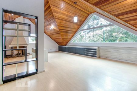 Casa de condomínio à venda com 400m², 4 quartos e 6 vagasÁtico