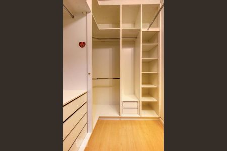 Casa de condomínio à venda com 400m², 4 quartos e 6 vagasCloset da Suíte 4