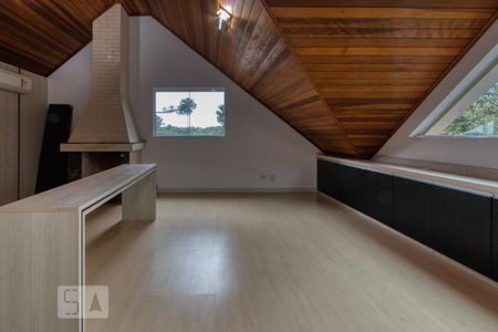 Casa de condomínio à venda com 400m², 4 quartos e 6 vagasÁtico