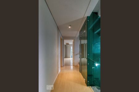 Casa de condomínio à venda com 400m², 4 quartos e 6 vagasCorredor do 2º Andar