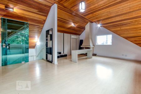 Casa de condomínio à venda com 400m², 4 quartos e 6 vagasÁtico