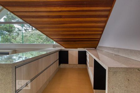 Casa de condomínio à venda com 400m², 4 quartos e 6 vagasÁtico