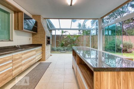 Casa de condomínio à venda com 400m², 4 quartos e 6 vagasChurrasqueira