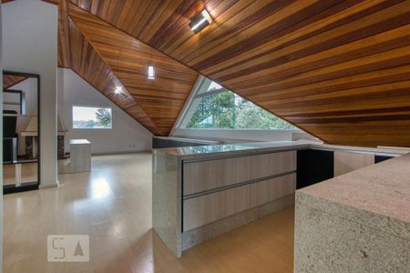 Casa de condomínio à venda com 400m², 4 quartos e 6 vagasÁtico