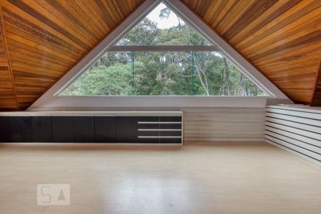 Casa de condomínio à venda com 400m², 4 quartos e 6 vagasÁtico