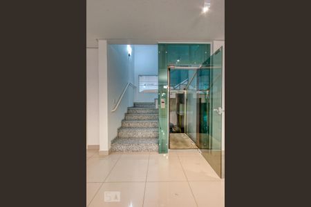 Casa de condomínio à venda com 400m², 4 quartos e 6 vagasEscada e elevador
