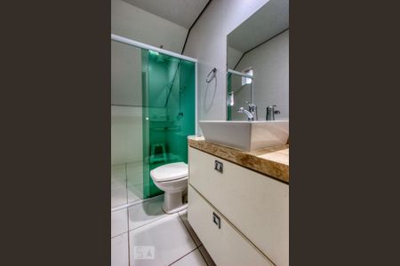 Casa de condomínio à venda com 400m², 4 quartos e 6 vagasBanheiro do Ático