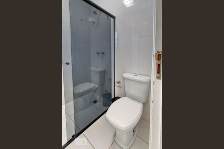 Casa de condomínio à venda com 400m², 4 quartos e 6 vagasBanheiro das Demi Suítes 1 e 2