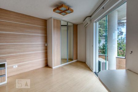 Casa de condomínio à venda com 400m², 4 quartos e 6 vagasSuíte 3