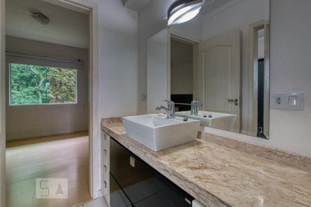 Casa de condomínio à venda com 400m², 4 quartos e 6 vagasBanheiro das Demi Suítes 1 e 2